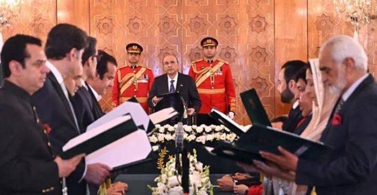 پاکستان کی نئی کابینہ: وزیروں اور مشیروں کو قلمدان سونپے گئے
