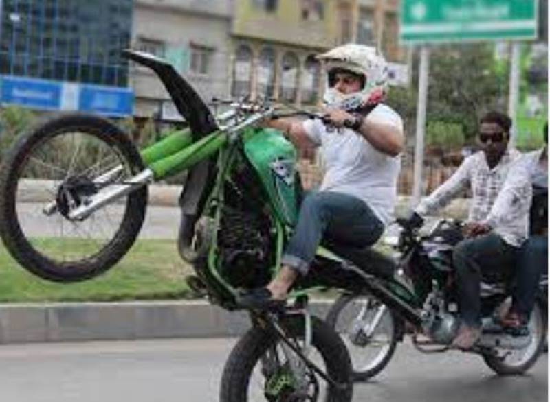 پشاور میں دفعہ 144 کے تحت ہوائی فائرنگ، ون ویلنگ، اور شور مچانے والی بائیکس پر سخت پابندیاں