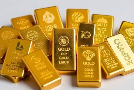  پاکستان میں سونے کی قیمت میں کمی، فی تولہ 5 ہزار 500 روپے سستا 