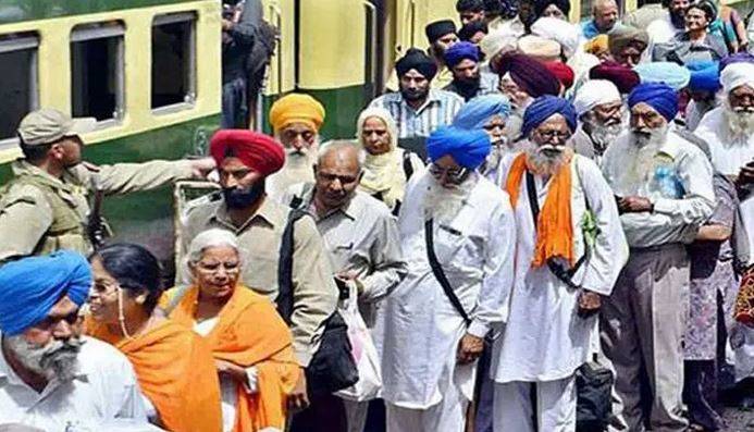 سکھ برادری کے لیے بڑا قدم: پاکستان نے 6,629 ویزے جاری  کردیے 