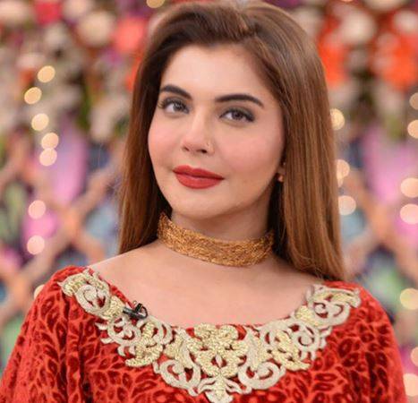 شوہرمختلف ہیروئنز کی تصاویر دکھا کر تنگ کرتے تھے، ایک دن   ان کا لیپ ٹاپ توڑ دیا: ندا یاسر 