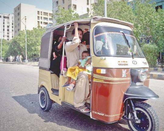 رکشے بند! کراچی کی 11 بڑی سڑکوں پر چلنے پر پابندی لگ گئی