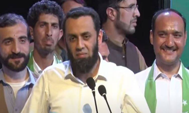 گنڈاپورکی دہشتگردوں کیخلاف باتیں کرتےہوئےٹانگیں کانپ جاتی ہیں ، عطاتارڑ