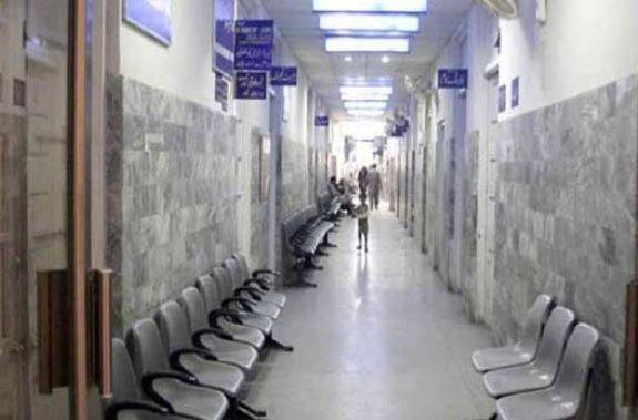 طبی عملے کی ہڑتال کے باعث لاہور میں سرکاری ہسپتالوں کی سروسز متاثر