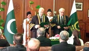 جسٹس منصور علی شاہ نے قائم مقام چیف جسٹس کے عہدے کا حلف اٹھا لیا