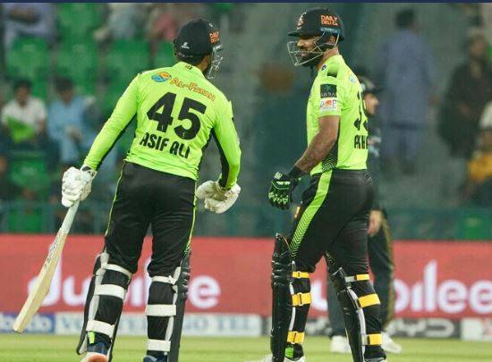 پی ایس ایل 10: لاہور قلندرز 128 رنز پر ڈھیر، پشاور زلمی کو جیت کے لیے 129 رنز کا ہدف