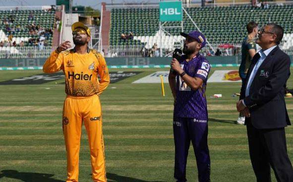 پی ایس ایل 10:پشاور زلمی نے کوئٹہ گلیڈی ایٹرز کے خلاف ٹاس جیت کر پہلے فیلڈنگ کا فیصلہ کیا