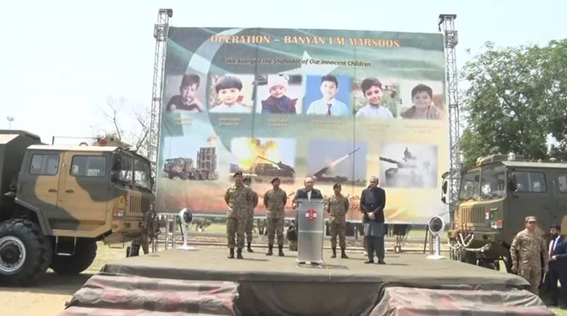 دشمن کی آنکھوں میں آنکھیں ڈال کر کھڑے ہیں، یہ افواج پاکستان کی قربانیوں کا نتیجہ ہے: صدر آصف علی زرداری