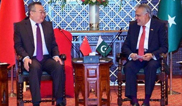 اسحاق ڈار کی چین میں چینی وزیر سے ملاقات، دوطرفہ تعلقات پر تبادلہ خیال
