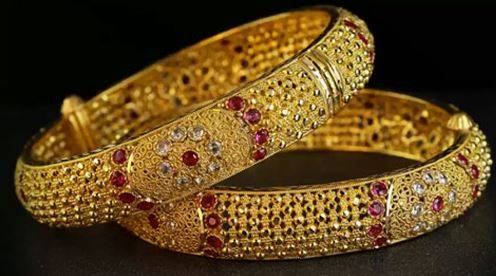 سونے کی قیمتوں میں کمی، فی تولہ 2,600 روپے نیچے
