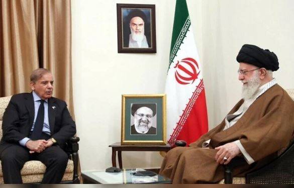 پاک ایران تعلقات کو مضبوط بنانے کے لیے وزیراعظم کی ایرانی سپریم لیڈر سے ملاقات