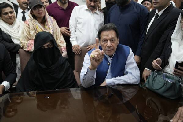 عمران خان اور بشریٰ بی بی کی سزا معطلی کی درخواستیں 5 جون کو سماعت کیلئے مقرر
