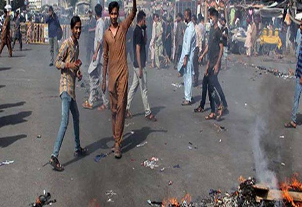 اندھیرے، گرمی اور احتجاج… کراچی کی سڑکیں عوامی غصے کا منظر بن گئیں