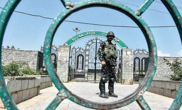 دنیا بھر میں عید کی خوشیاں، مگر مقبوضہ کشمیر میں عبادت پر پابندیاں برقرار