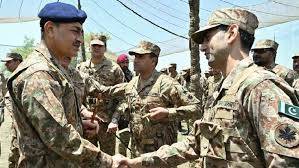 فیلڈ مارشل سید عاصم منیر کا لائن آف کنٹرول پر اگلے مورچوں کا دورہ،آئی ایس پی آر