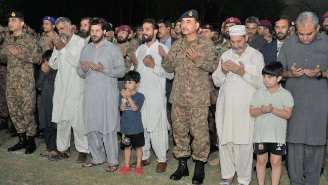جنوبی وزیرستان میں شہید ہونے والے میجر معیز عباس کی نمازِ جنازہ ادا