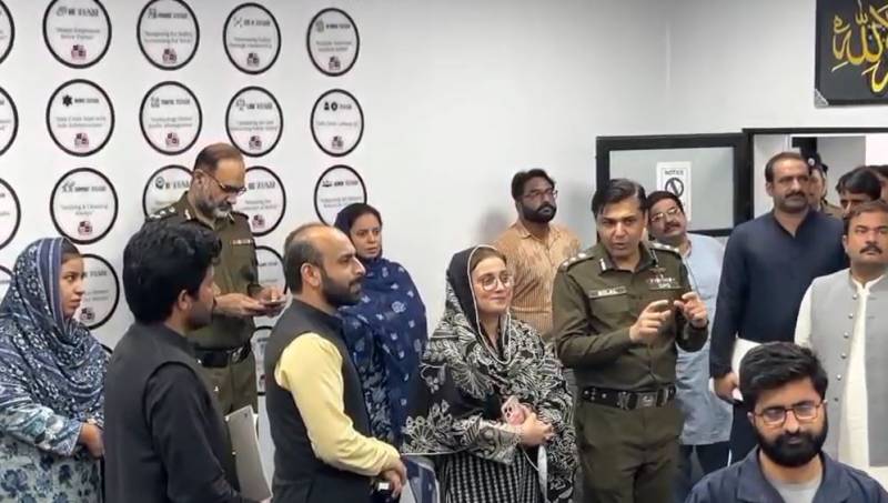 محرم الحرام کے انتظامات کا جائزہ لینے کےلیے وزیر اطلاعات عظمیٰ بخاری کا جھنگ کا دورہ