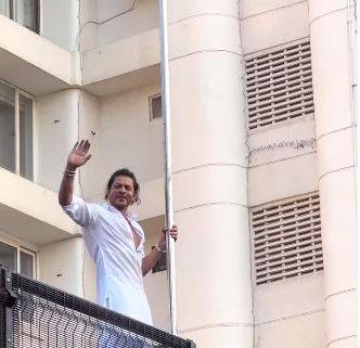 شاہ رخ خان شوٹنگ کے دوران زخمی، علاج کے لیے امریکہ روانہ