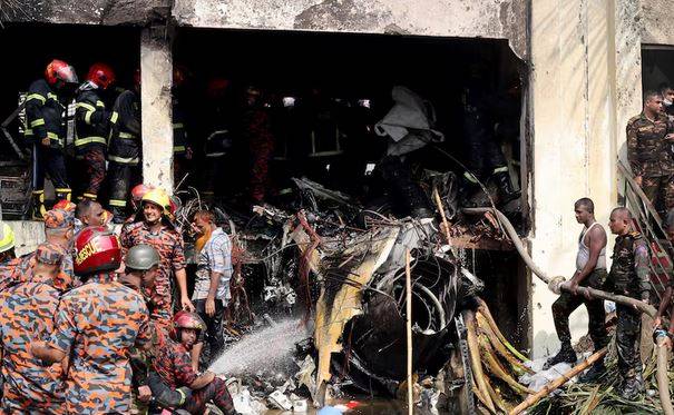 ڈھاکا میں فضائی حادثہ: ایئرفورس کا طیارہ عمارت پر گر گیا، 19 افراد جاں بحق
