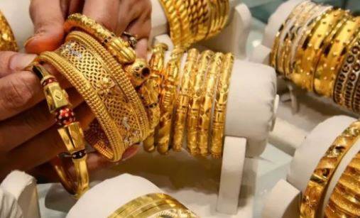 سونے کی قیمت میں 2,300 روپے کی کمی، روپے کی قدر میں 77 پیسے کا اضافہ