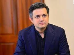 حماد اظہر نے گرفتاری سے بچنے کے لیے پشاور ہائیکورٹ سے رجوع کرنے کا فیصلہ کر لیا