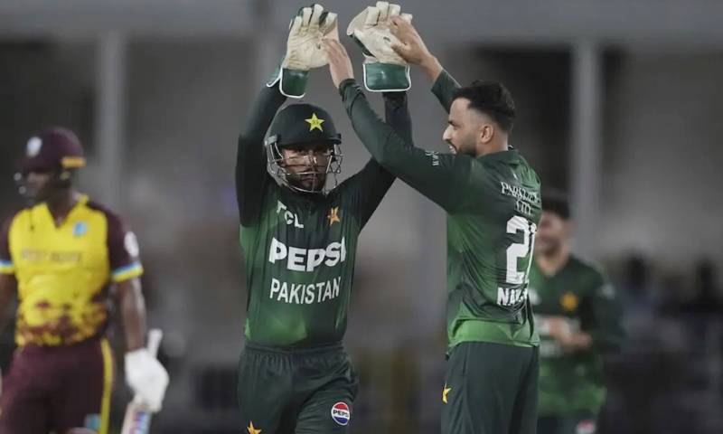 پاکستان نے ویسٹ انڈیز کو پہلے ٹی 20 میچ میں 14 رنز سے شکست دے کر سیریز کا کامیاب آغاز کردیا 