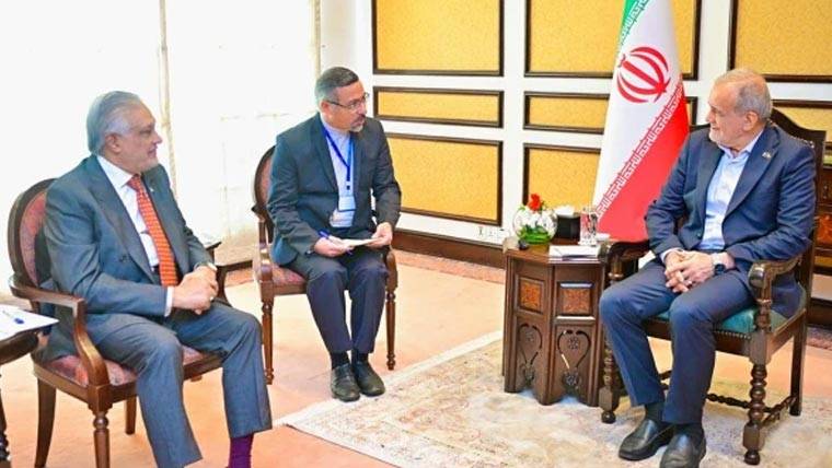 اسحاق ڈار کی ایرانی صدر سے ملاقات، دوطرفہ تعلقات مزید مضبوط بنانے پر زور