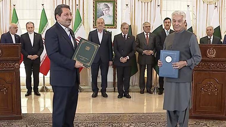 پاکستان ، ایران کے درمیان مختلف شعبوں میں 13 معاہدے اور مفاہمتی یادداشتوں پر دستخط 