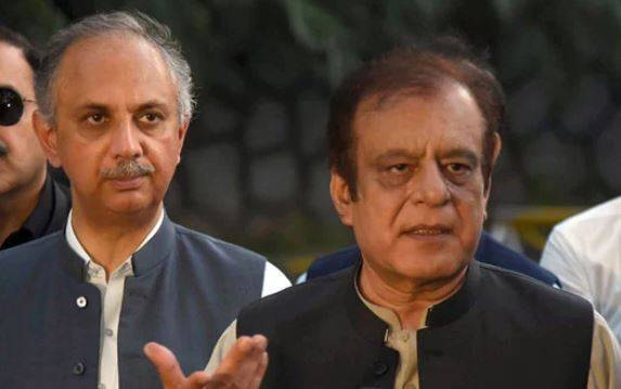 عمر ایوب اور شبلی فراز کا الیکشن کمیشن کے ڈی نوٹیفائی کرنے کے فیصلے کے خلاف پشاور ہائیکورٹ سے رجوع