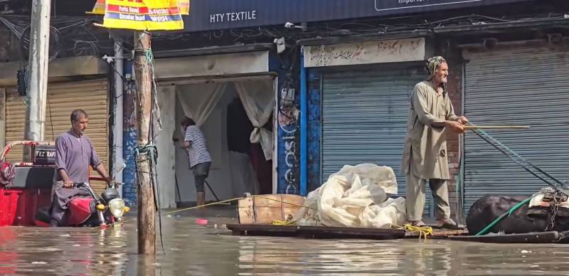 سیالکوٹ میں موسلا دھار بارش، نشیبی علاقے زیرِ آب، مزید بارشوں کی پیشگوئی