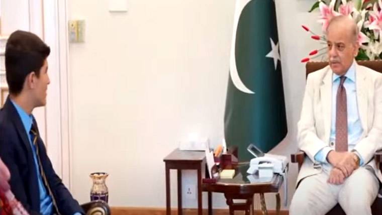 وزیراعظم سے بلوچستان کے ہونہار طالب علم اکرام اللہ کاکڑ کی ملاقات ، راولپنڈی بورڈ میٹرک امتحانات میں تیسری پوزیشن حاصل کی