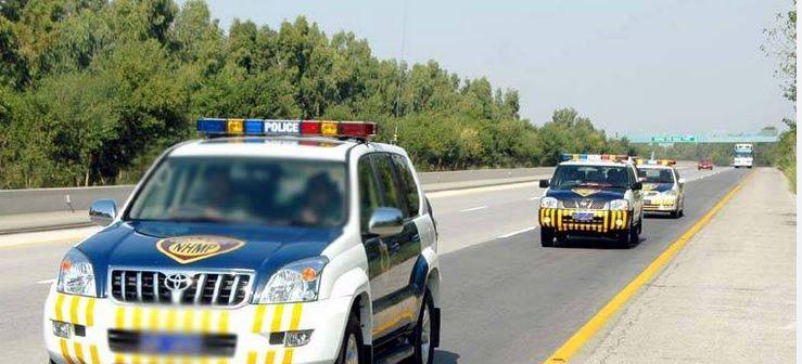 موٹروے پولیس کی نئی ہدایت: پبلک ٹرانسپورٹ میں تمام مسافروں کے لیے سیٹ بیلٹ لازمی