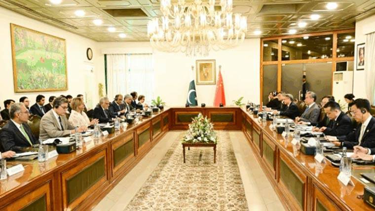 پاک چین دوستی خطے کے امن اور ترقی کے لیے ناگزیر ہے، وزراء خارجہ کا اتفاق