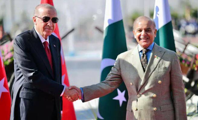 ترک صدر ایردوان کا وزیراعظم شہباز شریف سے فون پر رابطہ، سیلاب متاثرین کی امداد کی بھرپور پیشکش