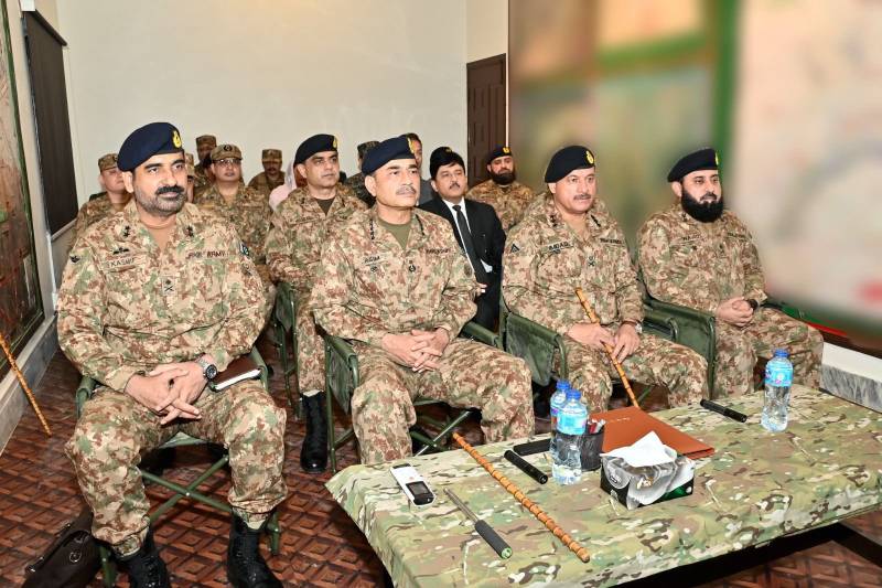 فیلڈ مارشل عاصم منیر کا سیلاب متاثرہ علاقوں کا دورہ، عوام اور اقلیتوں کو مکمل تعاون کی یقین دہانی