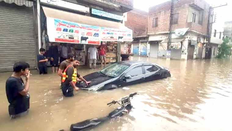 گجرات میں موسلا دھار بارش، شہر پانی میں ڈوب گیا