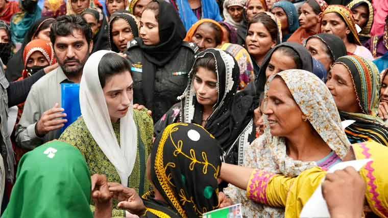 آصفہ بھٹو زرداری کا سیلاب سے متاثرہ علاقوں کا دورہ، فوری امدادی اقدامات کی ہدایت