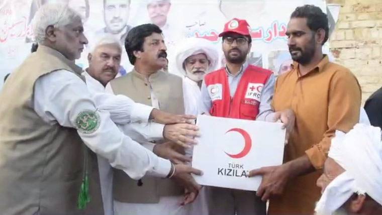 گورنر پنجاب سردار سلیم حیدر خان کا سیلاب متاثرہ علاقوں کا دورہ، متاثرین میں راشن تقسیم