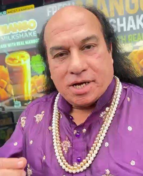 لندن میں سروں کی سزا؟ ۔۔۔۔ چاہت فتح علی خان پر انڈوں کی بارش