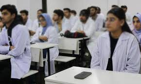پنجاب میں میڈیکل کالجز کی داخلہ پالیسی منظور، اوورسیز طلبہ کے لیے فیس مقرر