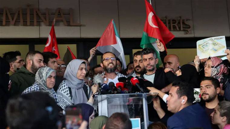اسرائیلی حراست سے رہائی پانے والے 137 کارکن ترکی پہنچ گئے، تشدد کے انکشافات