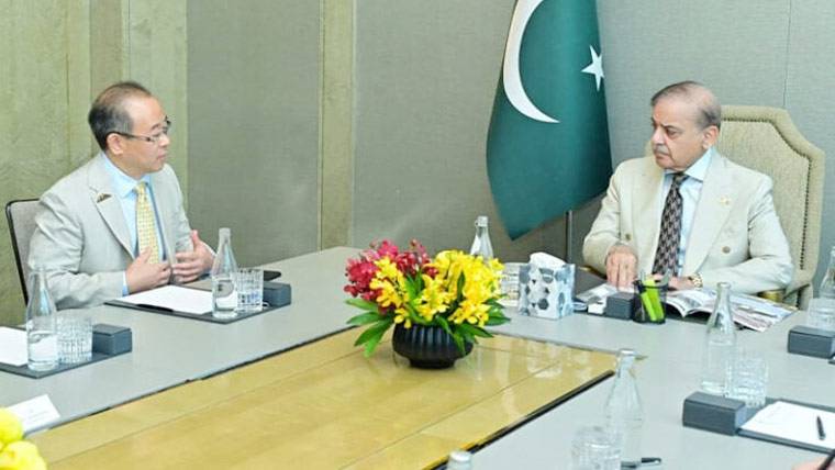 وزیراعظم شہباز شریف سے ملائیشین بزنس گروپ کی ملاقات ، تجارت، سرمایہ کاری اور کاروباری تعلقات بڑھانے پر گفتگو 