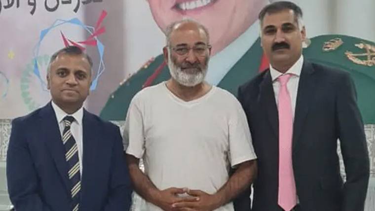 سابق سینیٹر مشتاق احمد کو اسرائیلی فورسز نے رہا کر دیا