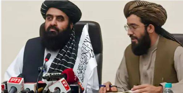 افغان وزیر خارجہ کی پریس کانفرنس میں خاتون صحافیوں پر پابندی، راہول اور پرینکا کی مودی حکومت پر شدید تنقید
