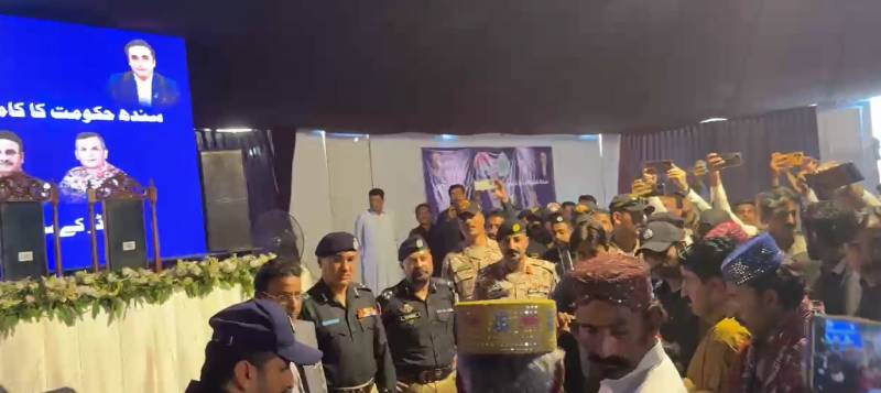 کچے کے 71 ڈاکوؤں کا سرینڈر، 200 سے زائد ہتھیار پولیس کے قبضے میں آ گئے