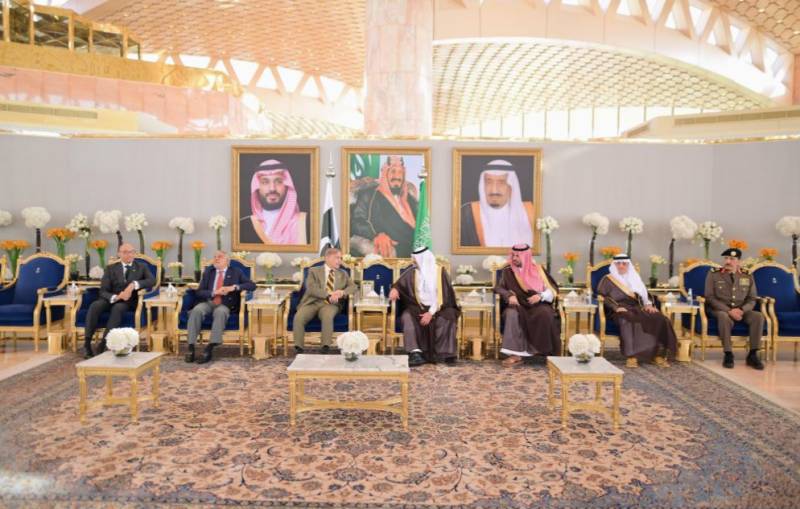 شہباز شریف اور محمد بن سلمان کی ملاقات، پاکستان-سعودی تعلقات مضبوط کرنے کا عزم