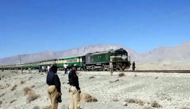 کوئٹہ سے پشاور جانے والی جعفر ایکسپریس پر نامعلوم افراد کا حملہ