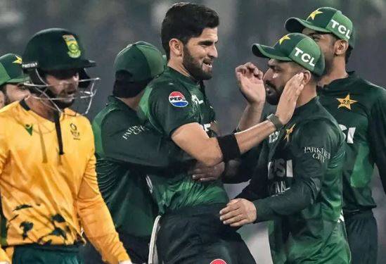 تیسرا ٹی 20: پاکستان کی جنوبی افریقا کو 4 وکٹوں سے شکست، 3 میچوں کی سیریز 1-2 سے اپنے نام کر لی