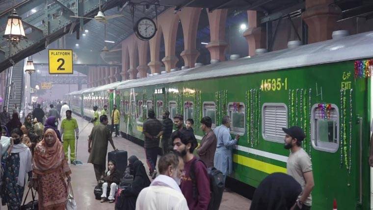 پاکستان ریلوے نے لاہور سے راولپنڈی کے درمیان نئی ریل کار کا آغاز کر دیا