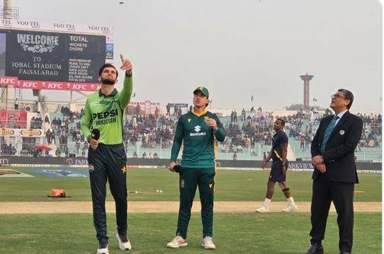 پاک افریقہ پہلا ون ڈے، قومی ٹیم نے ٹاس جیت کر باؤلنگ کا فیصلہ کرلیا